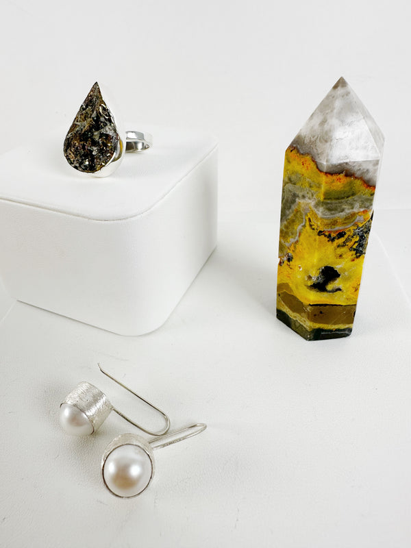 BOX 16 - HEALER'S GOLD ADJUSTABLE RING, FRESH WATER PEARLS WIRE EARRINGS, BUMBLEBEE JASPER POINTER