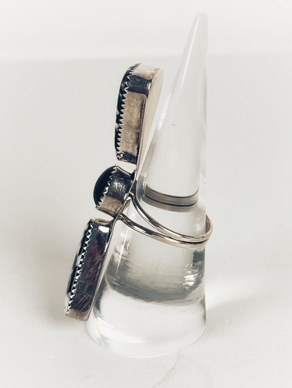 NATIVE HANDMADE WHITE BUFFALO TURQUOISE & BLACK ONYX RING SIZE 7 BY J.B. (MW 165)