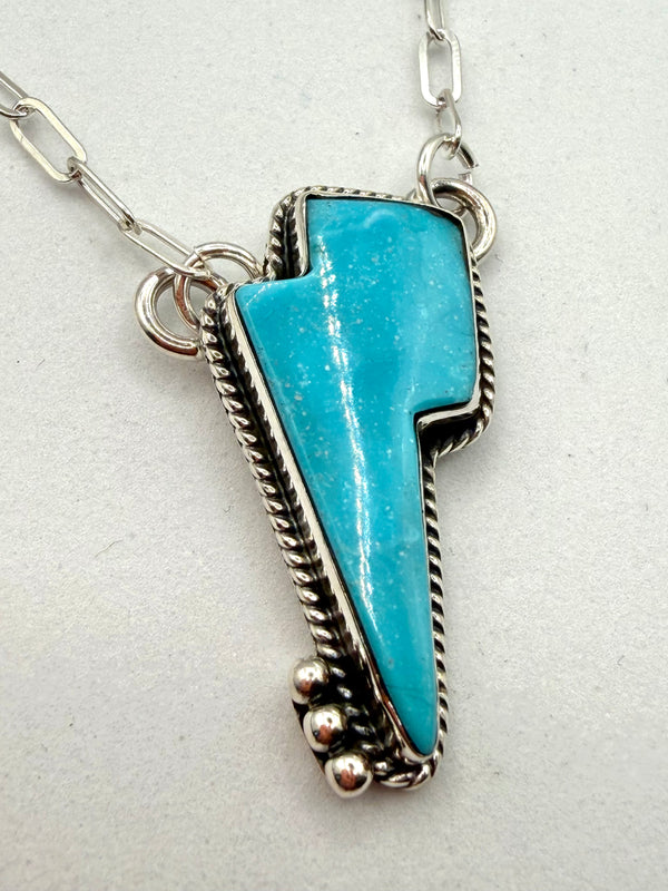 NATIVE HANDMADE KINGMAN TURQUOISE LIGHTNING BOLT PAPERCLIP NECKLACE BY TONY YAZZIE (ADJUSTABLE TO 18") (JR 79)