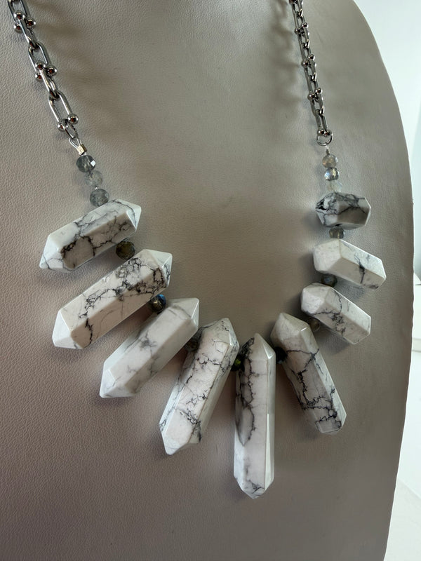BESPOKE STATEMENT WHITE HOWLITE & RAINBOW MOONSTONE STERLING SILVER NECKLACE (ADJUSTABLE 27") (MW 413)