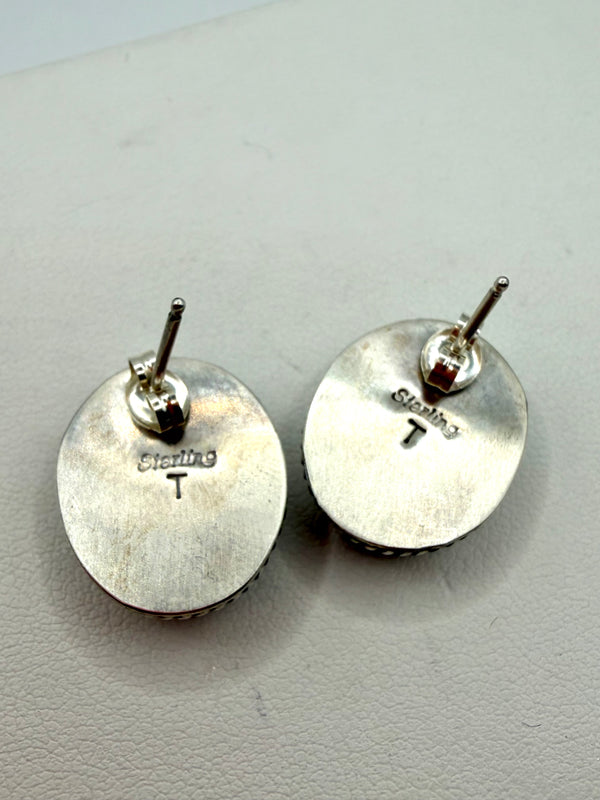NATIVE HANDMADE OVAL SPINY OYSTER POST BACK EARRINGS SIGNED BY RICHARD THOMAS (CO 103)