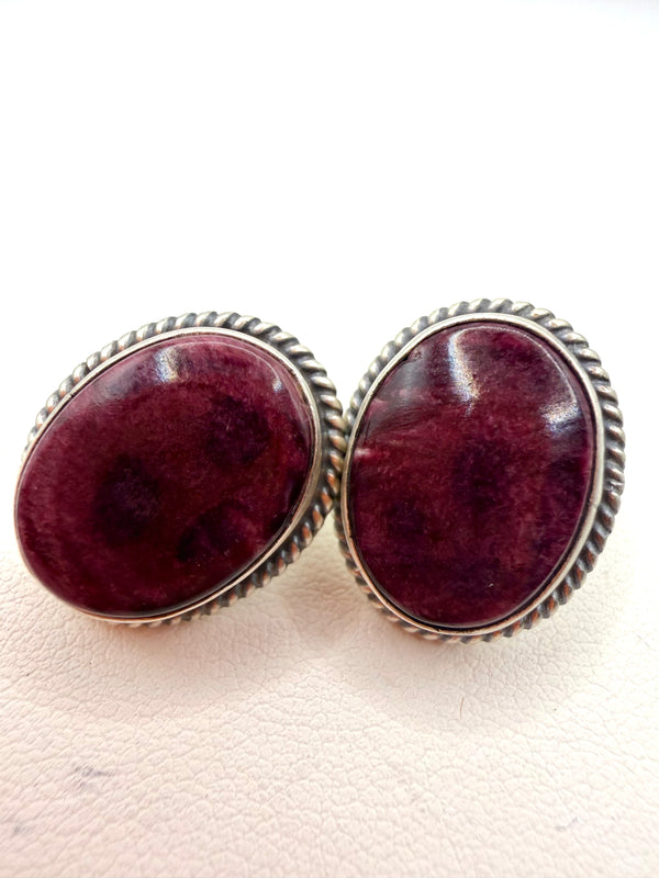 NATIVE HANDMADE OVAL SPINY OYSTER POST BACK EARRINGS SIGNED BY RICHARD THOMAS (CO 103)