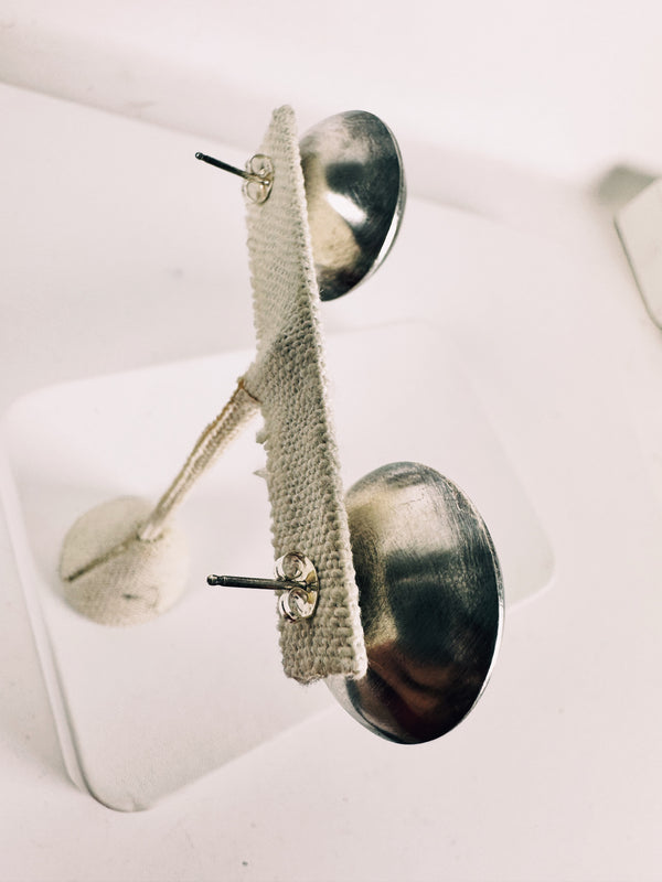 STATEMENT SAUCER PEARLS STUDS