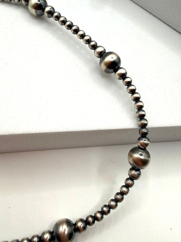 GRADUATED NAVAJO PEARLS LARIAT 18" WITH 6" DROP (JR 115)