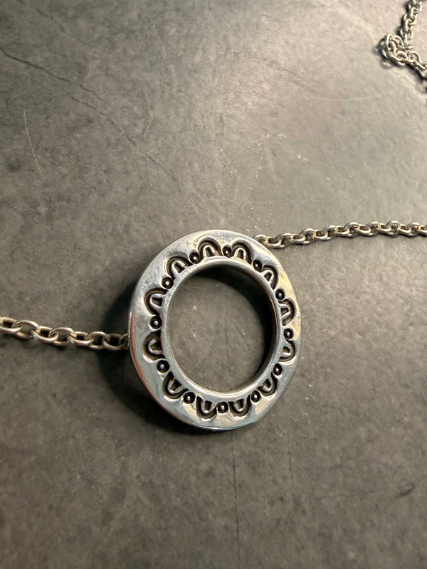 NATIVE HANDMADE STERLING SILVER OPEN CIRCLE NECKLACE STAMPED B.S. 18" (LB 23)