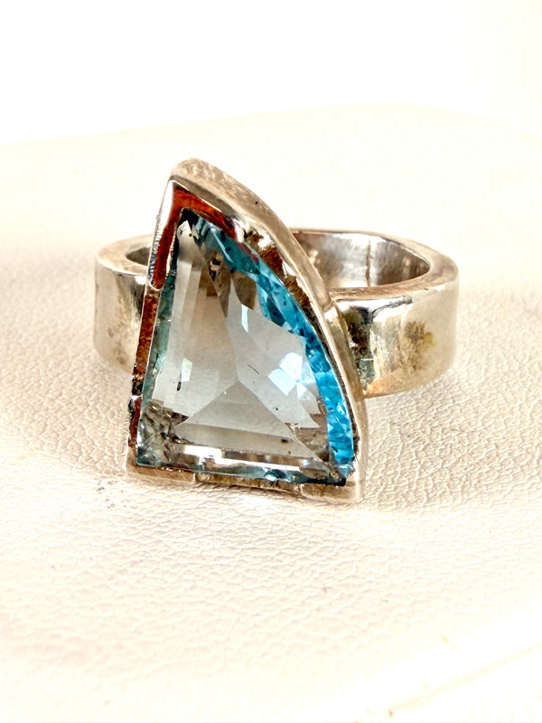 FACETED LONDON BLUE TOPAZ RING SIZE 7 (MW 382)