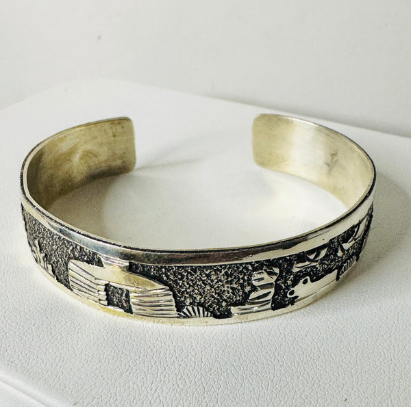 NATIVE HANDMADE ELAINE BECENTI STORYTELLER CUFF (JR 9)