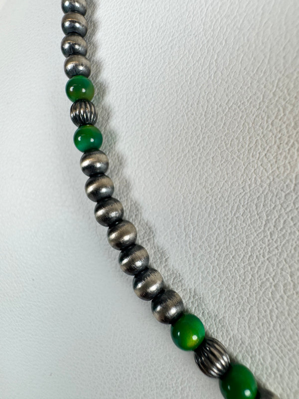NAVAJO PEARLS & GREEN OPAL MAGNETIC CLASP NECKLACE 16" (LN 8)