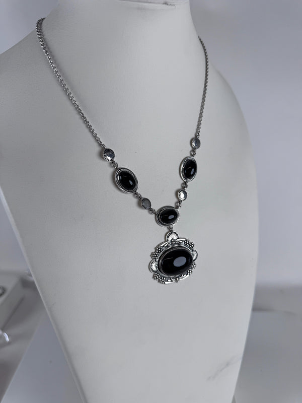 BLACK ONYX STATEMENT LARIAT 16-22" (MW 297)