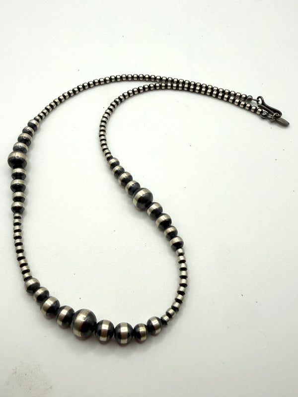 GRADUATED NAVAJO PEARLS 19" NECKLACE (LB 44)