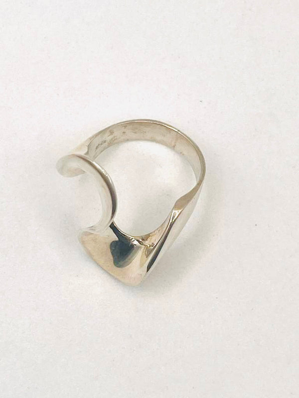 HIGH-POLISHED STERLING SILVER WAVE RING SIZE 9 (MW 468)