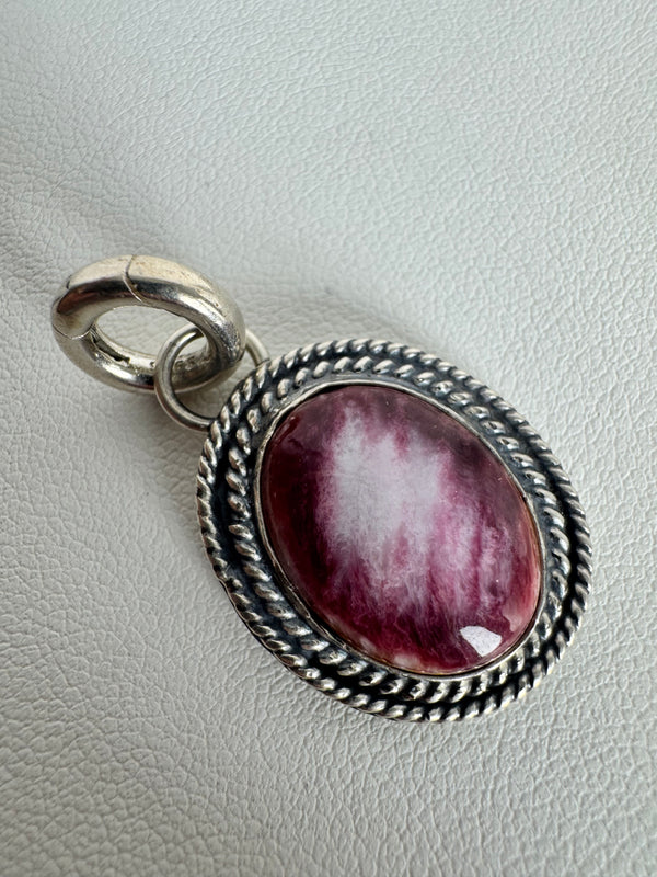 NATIVE HANDMADE JASON OGG PURPLE SPINY OYSTER OVAL PENDANT (CO 50)