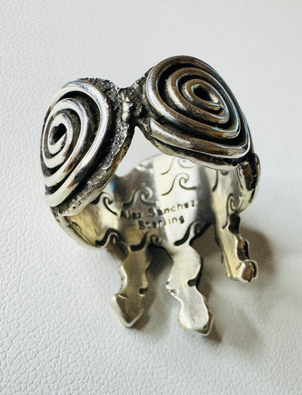 NATIVE HANDMADE ALEX SANCHEZ STERLING SILVER RING SIZE 8  (MW 359)