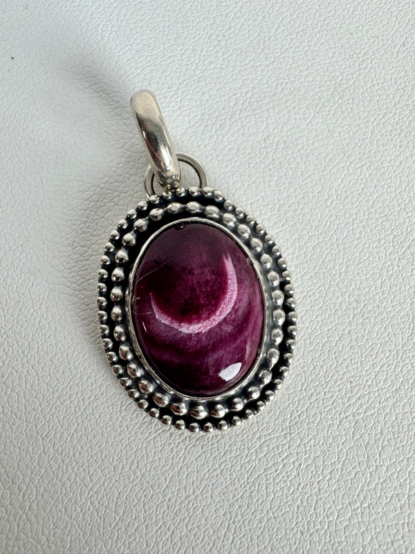 NATIVE HANDMADE JASON OGG PURPLE SPINY OYSTER OVAL PENDANT (CO 50)