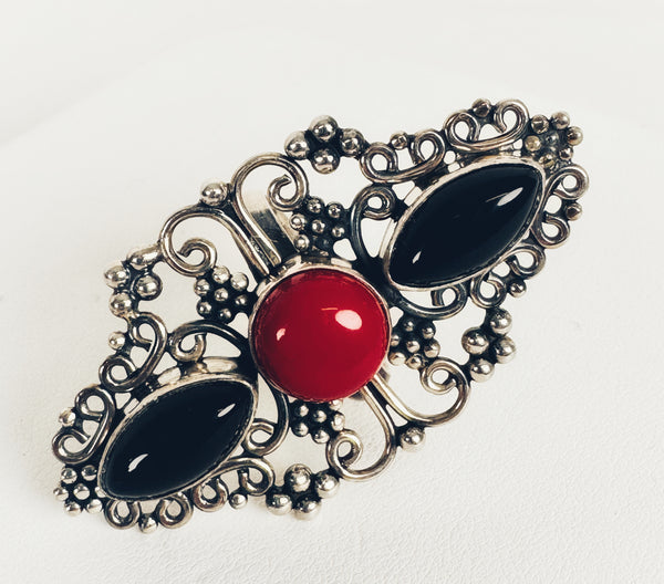 BLACK ONYX & MEDITERRANEAN CORAL VINTAGE RING SIZE 8 (MW 216)