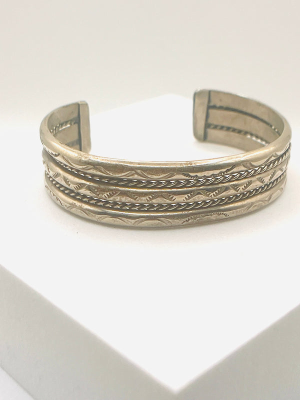 VINTAGE STERLING SILVER STATEMENT CUFF (LB 38)