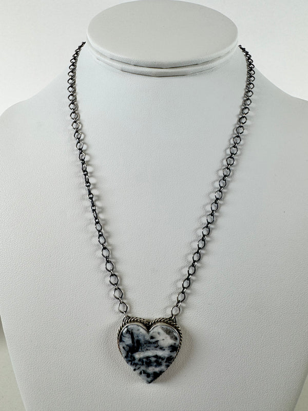NATIVE AMERICAN HANDMADE WHITE BUFFALO TURQUOISE HEART NECKLACE SIGNED BY D&D ADJUSTABLE UP TO 18" (DC 7)