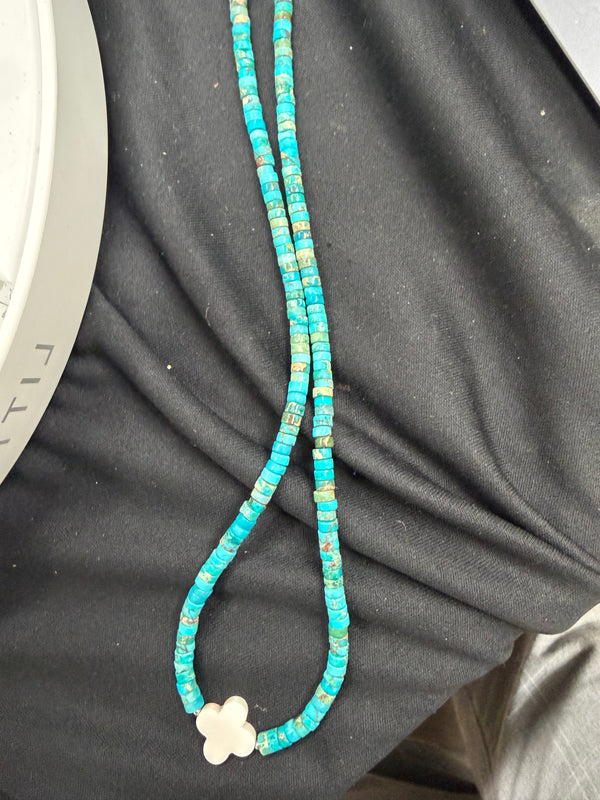 22 // KINGMAN TURQUOISE & PINK CONCH CLOVER NECKLACE 18"