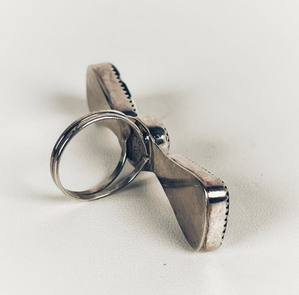NATIVE HANDMADE WHITE BUFFALO TURQUOISE & BLACK ONYX RING SIZE 7 BY J.B. (MW 165)
