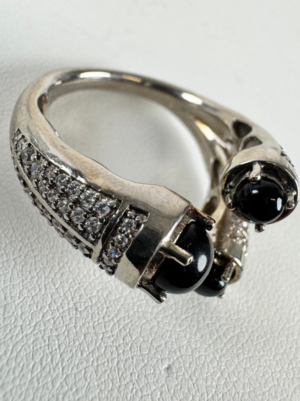 BLACK ONYX AND WHITE TOPAZ WRAPAROUND RING ADJUSTABLE (MW 238)
