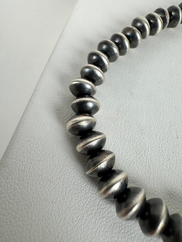 (sold) SAUCER PEARLS NAVAJO HANDMADE STRETCH BRACELET