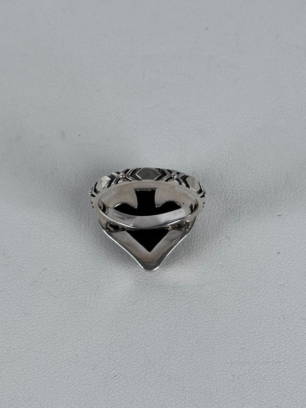 BLACK ONYX & MOTHER OF PEARL SPADE RING SIZE 8 (MW 273)