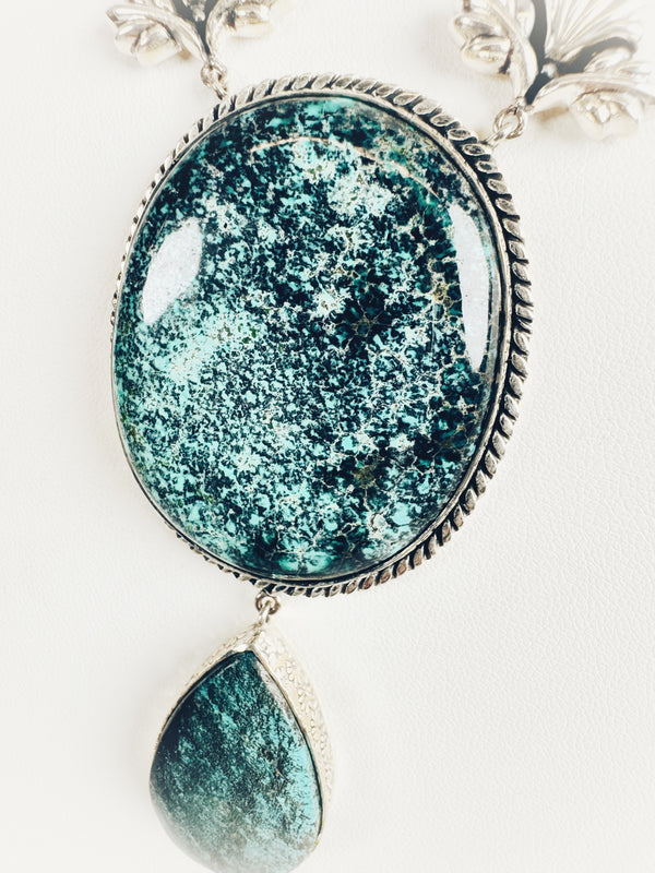 HUBEI TURQUOISE STATEMENT LARIAT (LB 70)