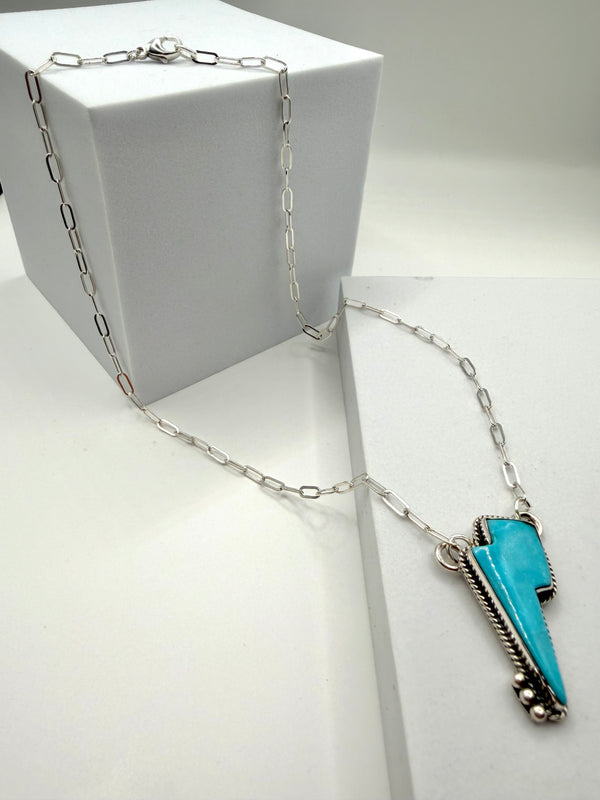 NATIVE HANDMADE KINGMAN TURQUOISE LIGHTNING BOLT PAPERCLIP NECKLACE BY TONY YAZZIE (ADJUSTABLE TO 18") (JR 79)