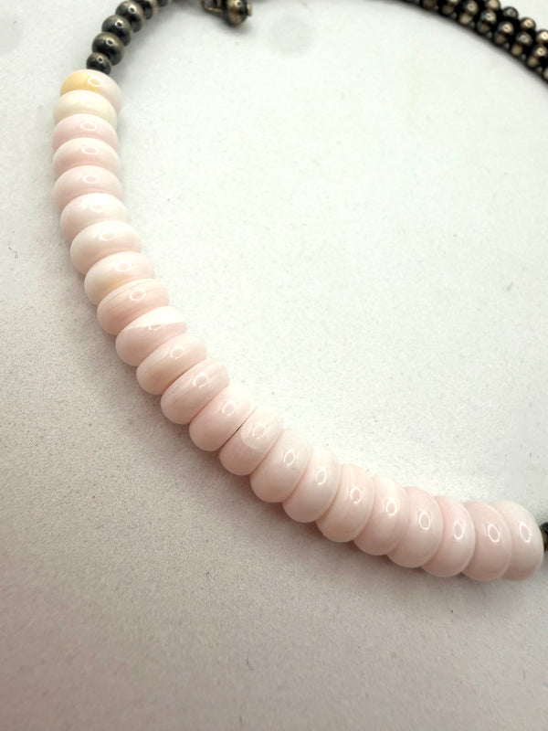 NAVAJO PEARLS & CHUNKY PINK CONCH BEADED MEMORY CHOKER (TC 5)