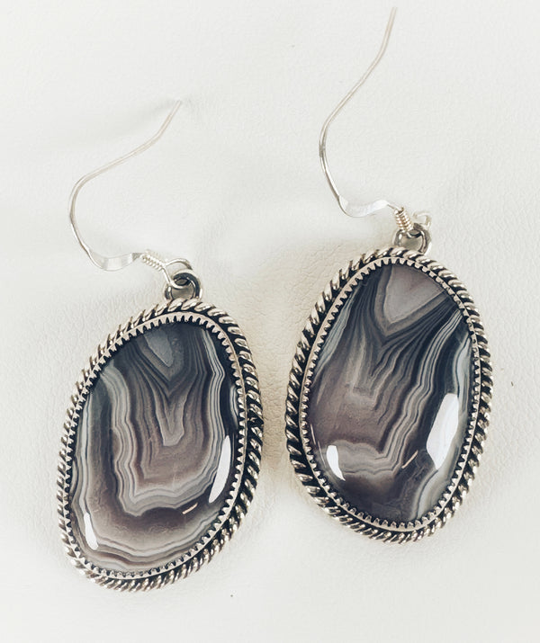 NAVAJO HANDMADE WAMPUM SHELL OVAL EARRINGS