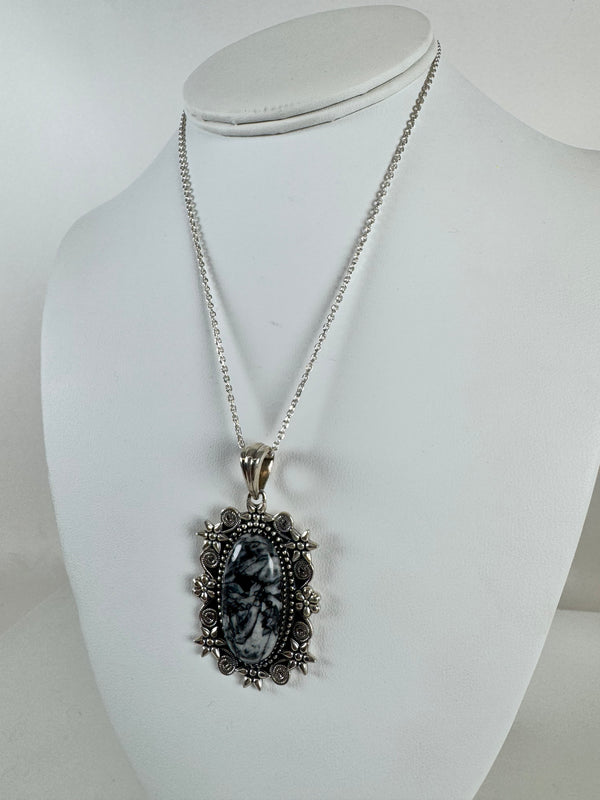 WHITE BUFFALO TURQUOISE OVAL NECKLACE 16-22" (LB 91)