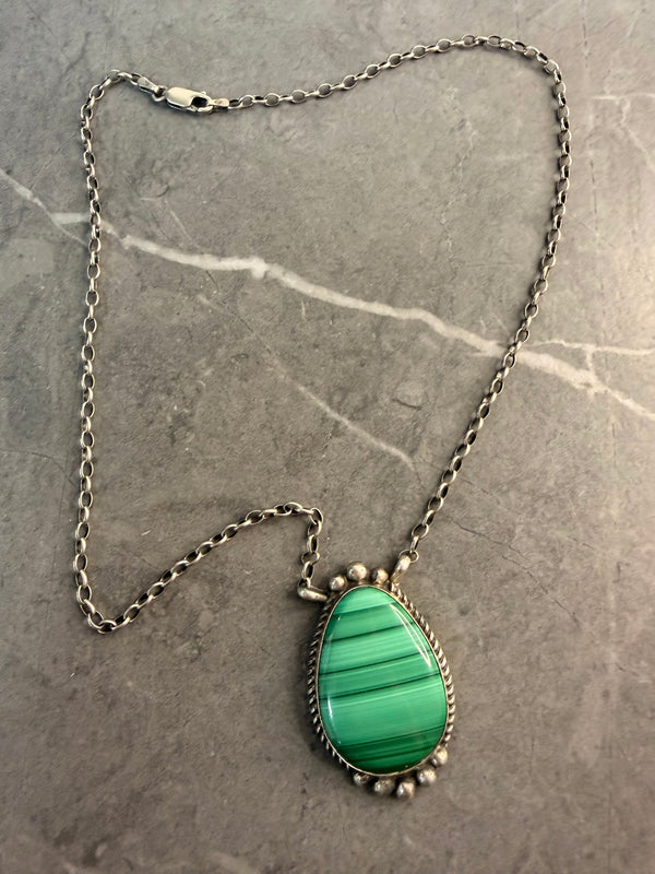 NATIVE HANDMADE MALACHITE NECKLACE BY ELOUISE KEE 17" (JD 11)