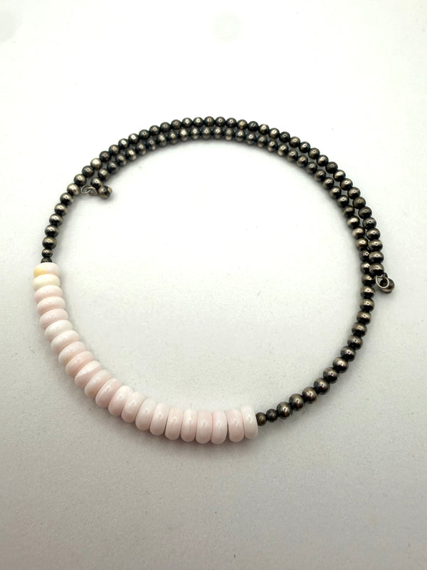 NAVAJO PEARLS & CHUNKY PINK CONCH BEADED MEMORY CHOKER (TC 5)