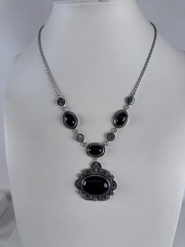 BLACK ONYX STATEMENT LARIAT 16-22" (MW 297)