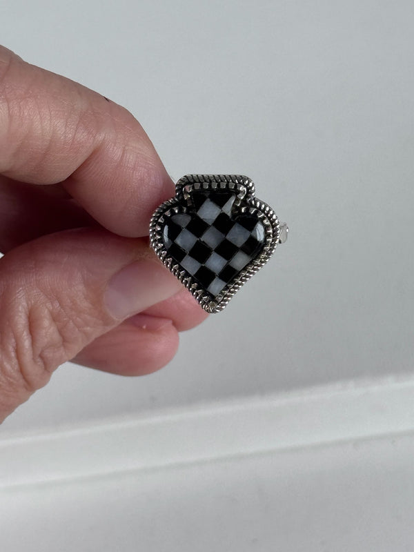 BLACK ONYX & MOTHER OF PEARL SPADE RING SIZE 8 (MW 273)