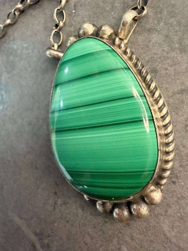 NATIVE HANDMADE MALACHITE NECKLACE BY ELOUISE KEE 17" (JD 11)