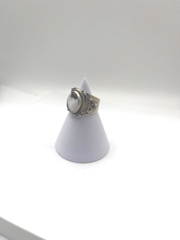 WHITE BUFFALO TURQUOISE STERLING SILVER RING SIZE 7 (LR 8)