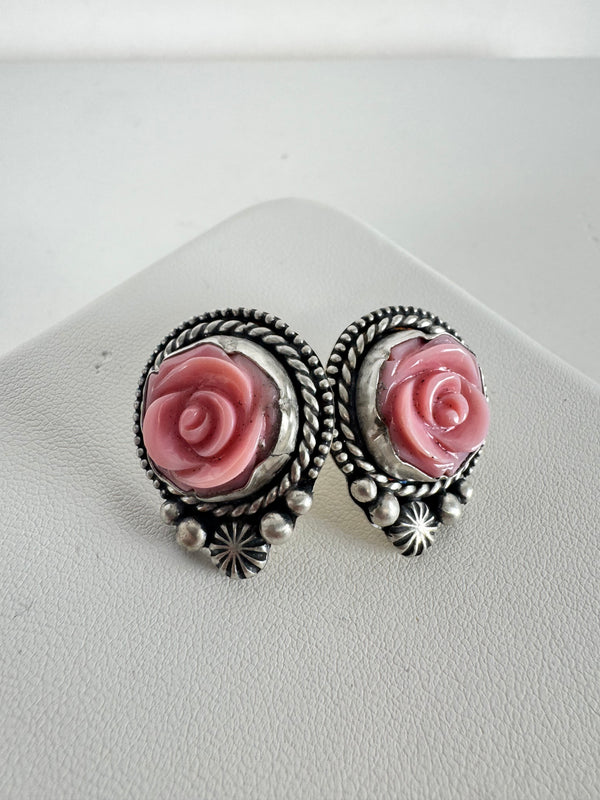 SHAY PFEIFFER PINK CONCH FLOWER POST BACK EARRINGS (RB 1)