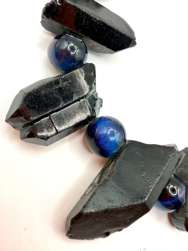 HESPERA BESPOKE BLUE SAPPHIRE PEARLS & OBSIDIAN CHUNKS NECKLACE 14-20" (MW 442)