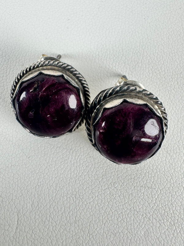 TIMOTHY YAZZIE NAVAJO PURPLE SPINY SCALLOP CIRCLE STUD EARRINGS (CO 13)