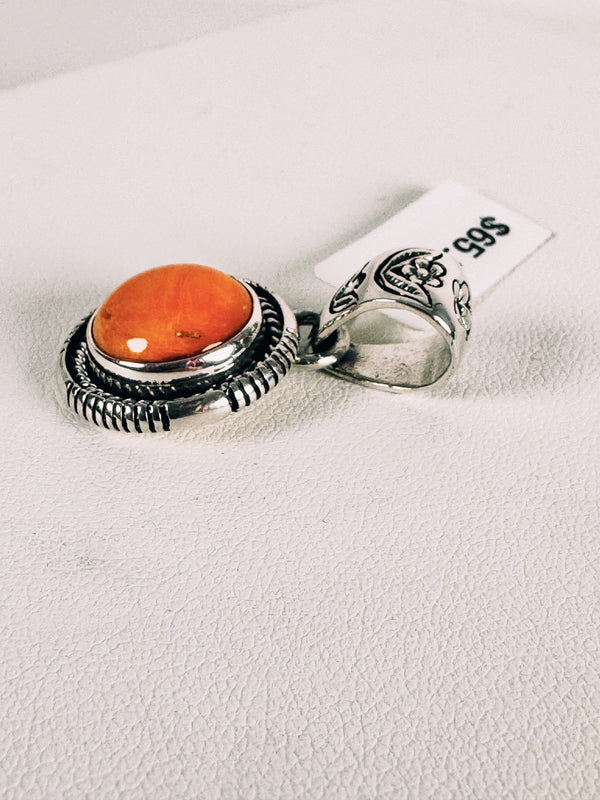ORANGE SPINY OYSTER OVAL PENDANT