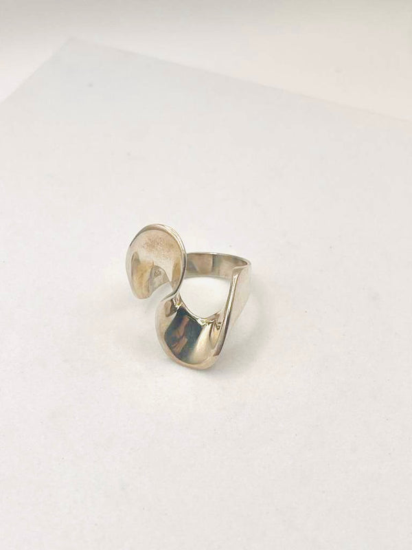 HIGH-POLISHED STERLING SILVER WAVE RING SIZE 9 (MW 468)