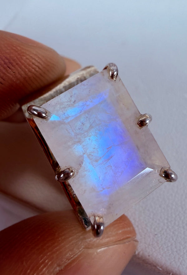 RAINBOW MOONSTONE EMERALD-CUT RING SIZE 8 (MW 375)