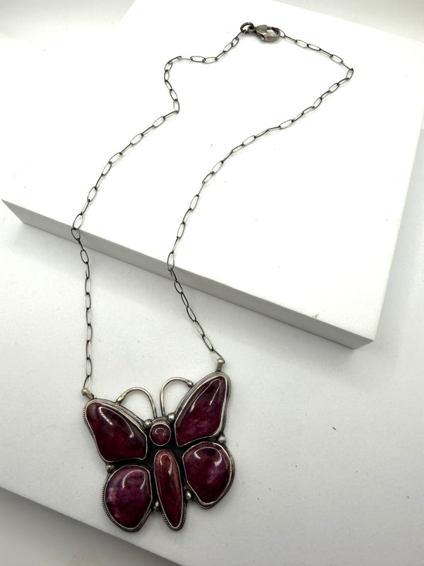 NATIVE HANDMADE PURPLE SPINY OYSTER STATEMENT BUTTERFLY ADJUSTABLE PAPERCLIP NECKLACE 20" SIGNED BY A.B. (CO 121)