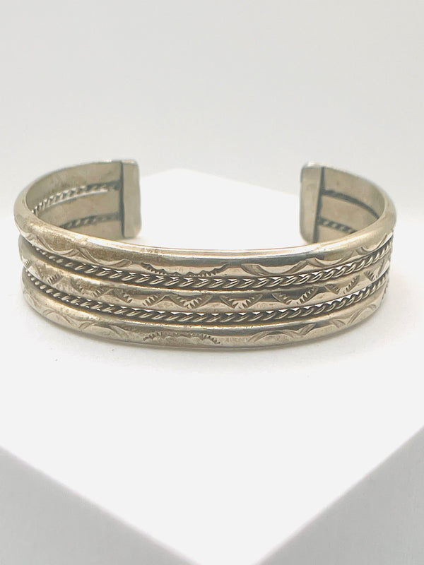 VINTAGE STERLING SILVER STATEMENT CUFF (LB 38)