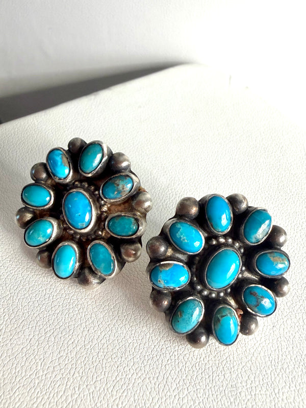 NATIVE HANDMADE KINGMAN TURQUOISE CLUSTER SQUASH BLOSSOM NECKLACE 25" & EARRINGS SET BY KATHLEEN CHAVEZ (CO 101)