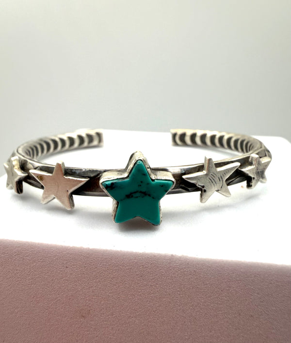 NATIVE HANDMADE MORENCI TURQUOISE CHARLES JOHNSON CARINATED CUFF (NP 19)