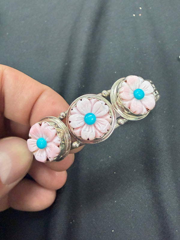 17 // SBT & PINK CONCH TRIPLE FLOWER CUFF