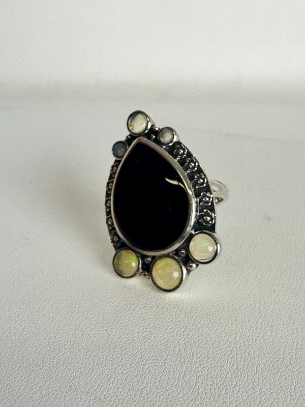 BLACK ONYX & WELO OPAL ADJUSTABLE HESPERA O.G. RING ADJUSTABLE (MW 320)