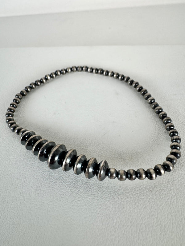 NAVAJO PEARLS & GRADUATED SAUCER PEARLS STRETCH BRACELET (LN 14)